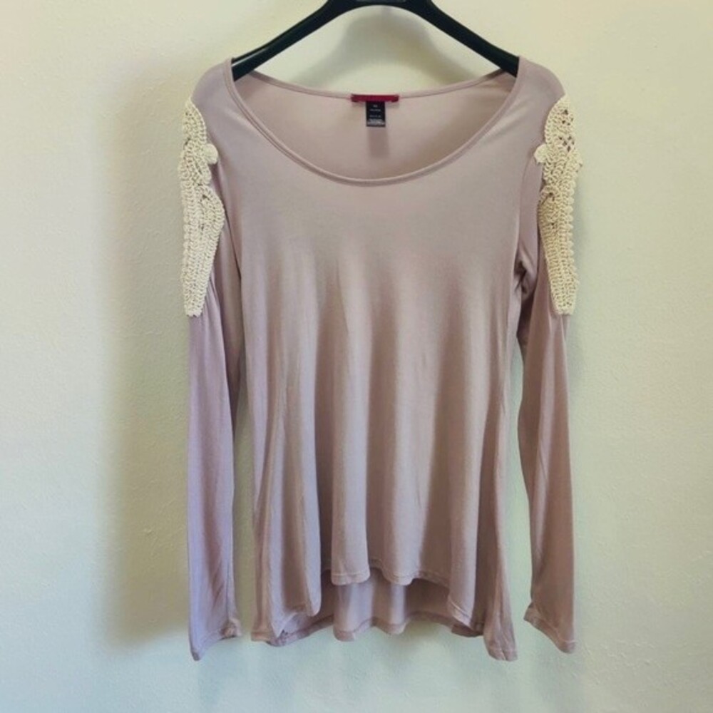 Red by BKE High Low Long Sleeve Top with Crochet Knit Sleeve Cutouts in Size XS